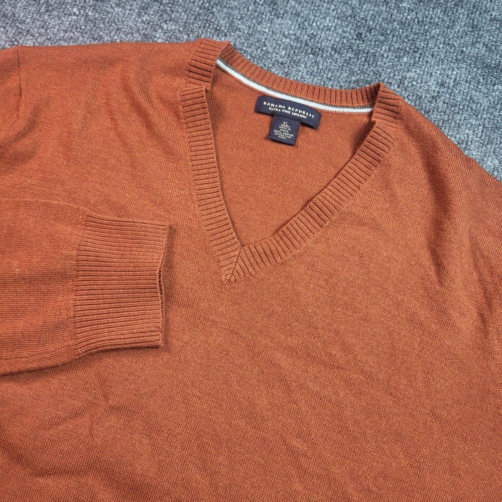 Banana Republic Mens XL Extra Fine Merino Wool V-Neck Sweater Burnt Orange Rust